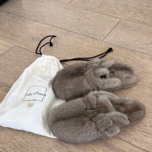 BNWOT Linda Richards Grey Mink Fur Clogs Size 38
